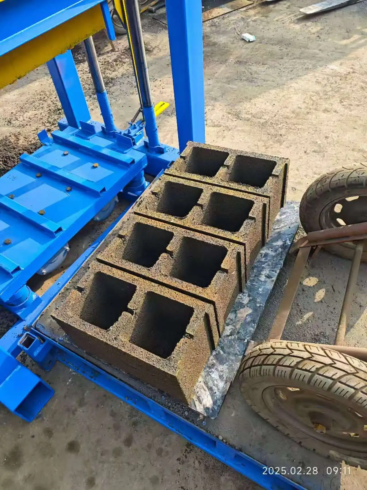 QTJ4-40 Block Manufacturing Machine for Hollow Bricks – Technical Guide - Image 3